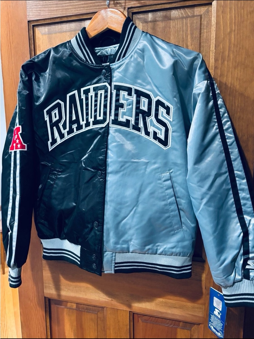 STARTER NFL LAS VEGAS RAIDERS Zone Blitz Cropped Satin Jacket